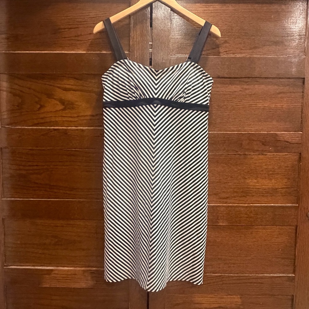 Athleta S/M 36B C built in bra Black White Striped athletic quick dry sun Dress